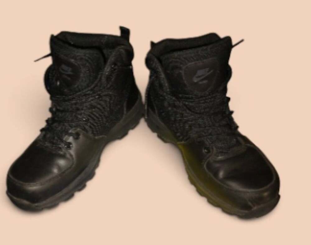 Nike Manoa Boots Size 9 Triple Black Leather Hiking
